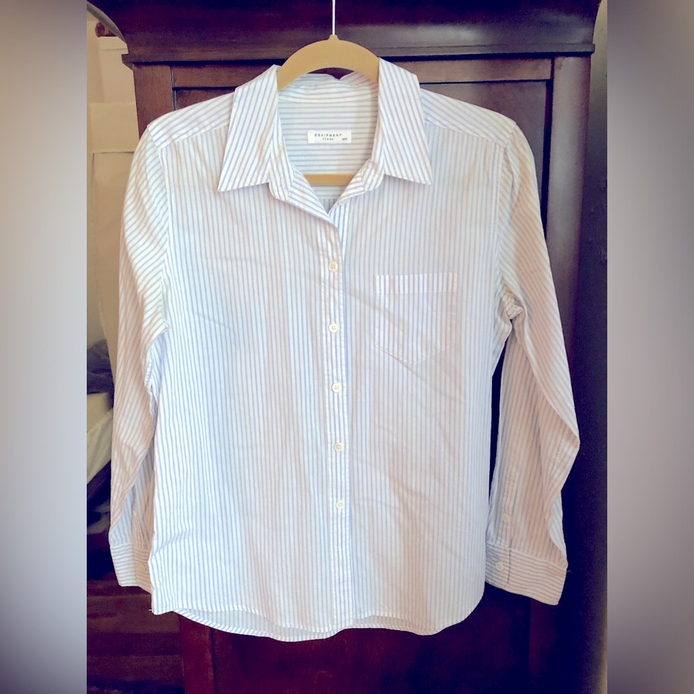 EQUIPMENT White Cotton Buttondown with Lilac-Blue Pinstripe in MEDIUM